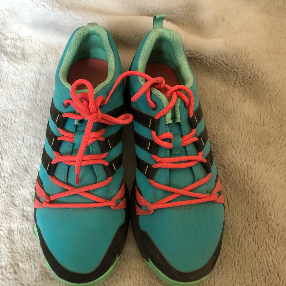 Adidas Traxion Sneakers